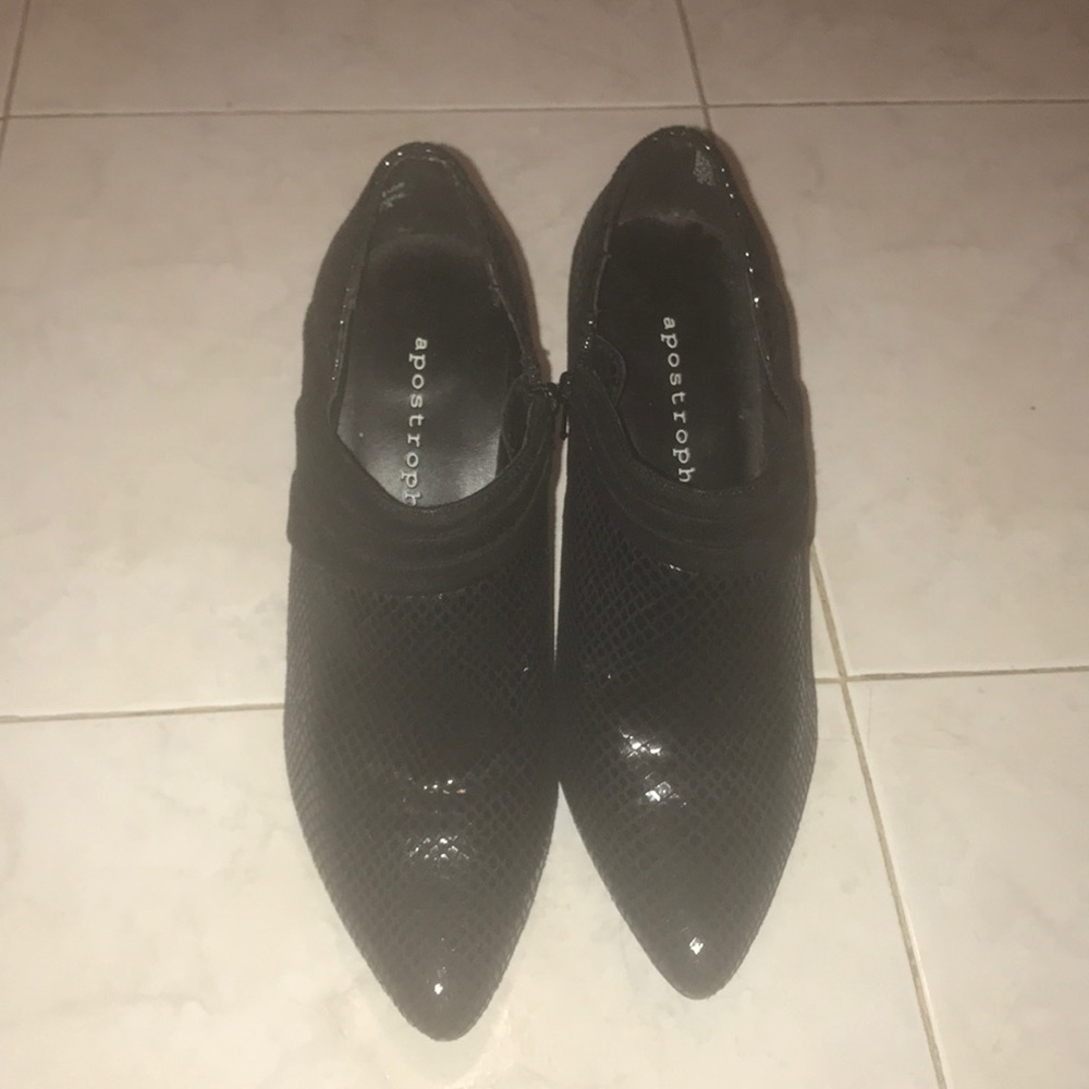 Black High Heels. Size 6.